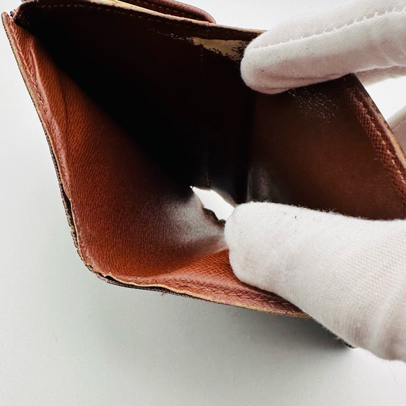 Louis Vuitton Gold Lock LV Wallet - Picture 12 of 14